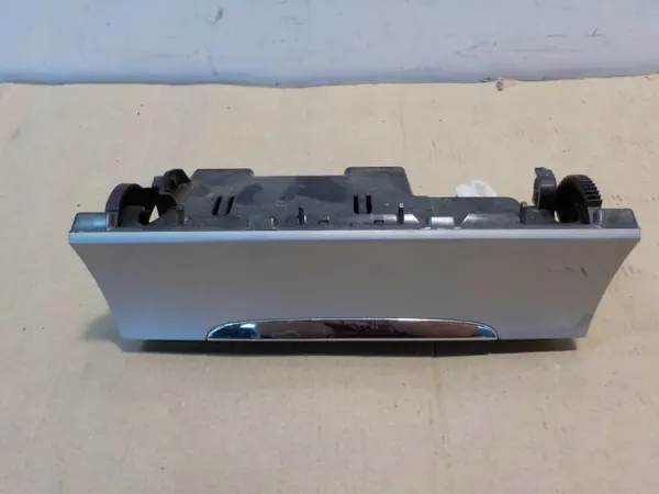 Cinzeiro OEM 3C0863284 para Passat B6 - Usado image 2