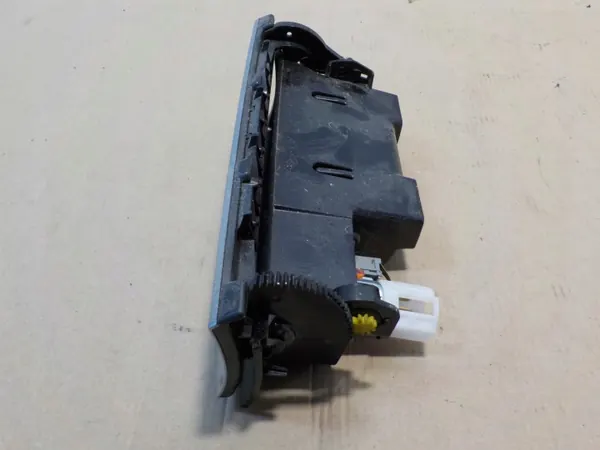 Cinzeiro OEM 3C0863284 para Passat B6 - Usado image 4