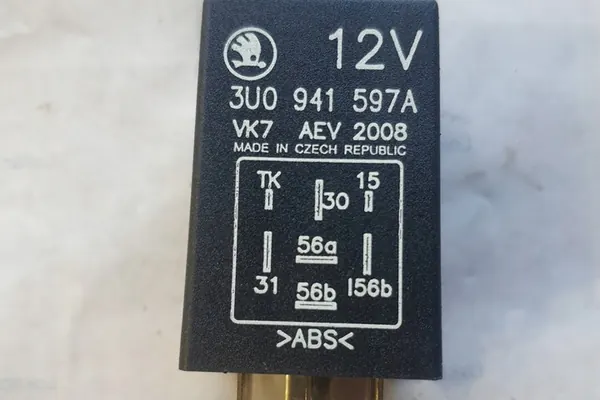 Relä SKODA SUPERB I 1.9L diesel 2004 image 2