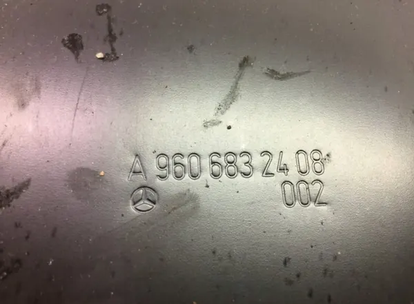 Piezas cabina Mercedes-Benz OEM 9606832408 - Usado image 3