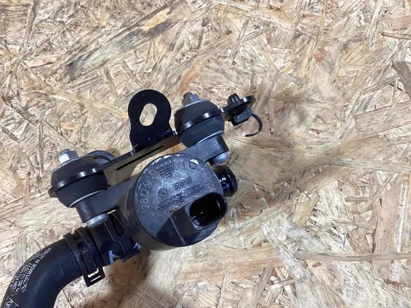 Extra vattenpump Porsche Macan PAB12167100 image 4