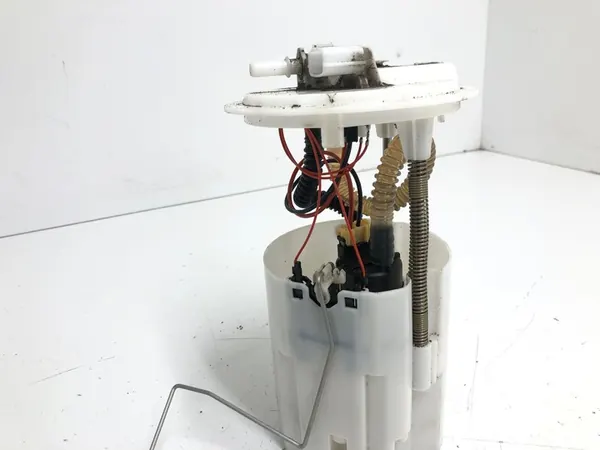 Bomba de combustível Opel Vivaro 2016 no tanque OEM 172027392R image 6