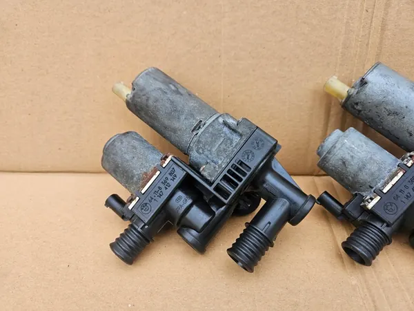 Vattenpump BMW X3 E83 LCI 2.0D 2006-2010 OEM 8369807 image 4