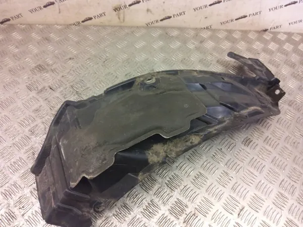 Toyota Auris E180 2016 Etuvasen Lokasuoja image 7