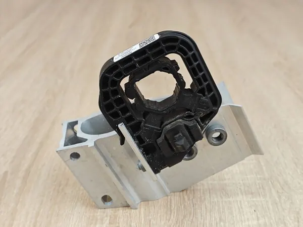 Vänster Kylarfäste OEM 8738927 BMW image 3