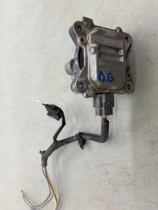 Pompe à huile Renault OEM 290D68627R - État utilisé image 2
