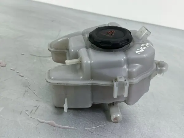 Volkswagen OE Kühlmittelbehälter 3Q0121407A image 2