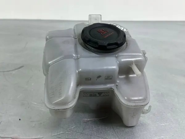 Volkswagen OE Kühlmittelbehälter 3Q0121407A image 3