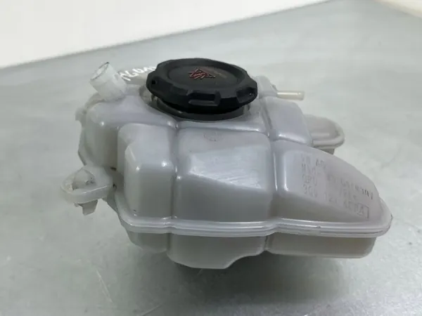 Volkswagen OE Kühlmittelbehälter 3Q0121407A image 4