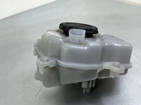 Volkswagen OE Kühlmittelbehälter 3Q0121407A image 5