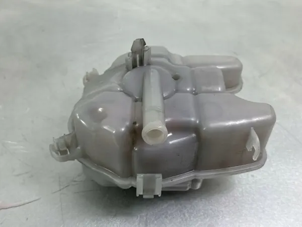 Volkswagen OE Kühlmittelbehälter 3Q0121407A image 6