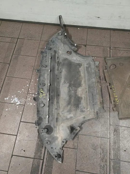 Audi Q5 8R Motoröverdrag Komplett 8R1863821E image 2