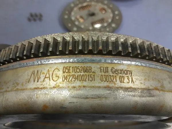 SEAT LEON IV 1.5 TSI Conjunto de embreagem de volante bimassa 05E105266B image 4