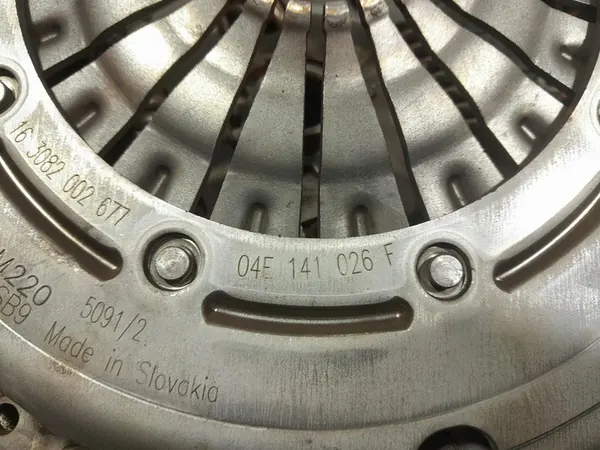 SEAT LEON IV 1.5 TSI Conjunto de embreagem de volante bimassa 05E105266B image 6