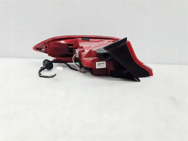 HYUNDAI i30 III FASTBACK Höger LED Bakljus OEM image 5