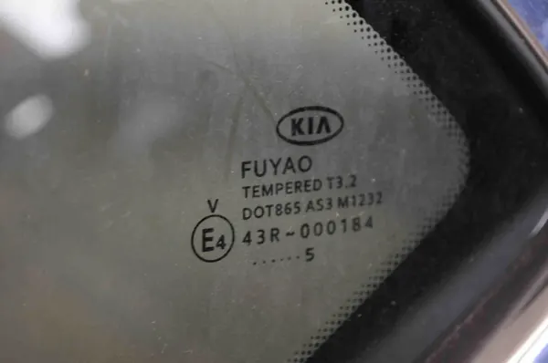Vitre arrière gauche Kia Cee'd OEM 43R000184 image 5