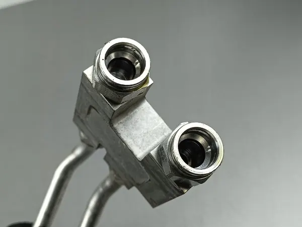 Tuyau de refroidissement d'huile Alfa Romeo Stelvio 2021 00050553463 image 3