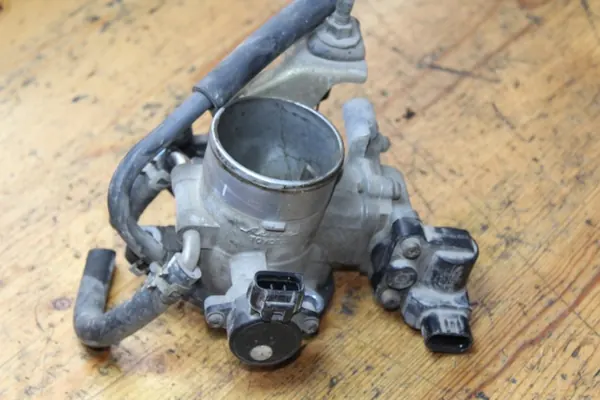 TOYOTA RAV 4 II 2.0 VVTI Drosselklappe 89452-33030 image 2