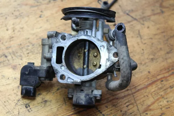 TOYOTA RAV 4 II 2.0 VVTI Drosselklappe 89452-33030 image 8