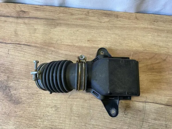Toyota C-HR 2020 luftintagsledare OEM 177520T060 image 2