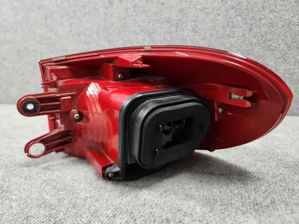 Luz trasera LED izquierda - VW Tiguan I 2011-2016 image 6