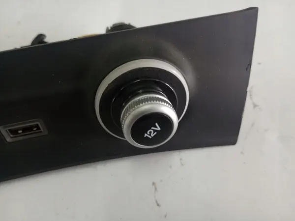 Panneau USB Alfa Romeo Stelvio OEM 156115933 image 3