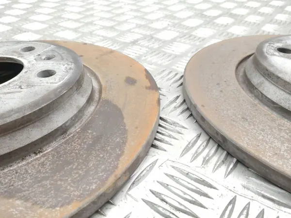 OEM RZV78247 Bakre bromsskiva för Audi A4 B9 image 4