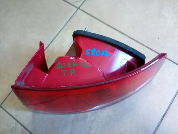 Seat Altea XL Achterlamp OEM 5P8945096A Gebruikt image 5