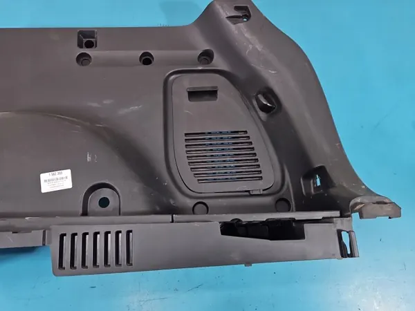 Garniture coffre droit OEM 64730-42092 pour Toyota RAV4 IV image 4