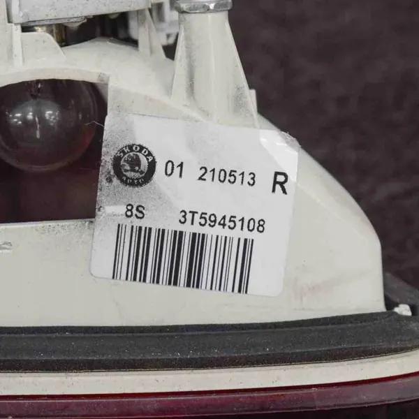 Skoda Superb B6 (3T) 2012 Luz de maletero derecha image 3