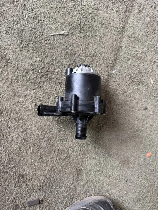 Tesla watercirculatie hulppomp OEM 251086 image 2