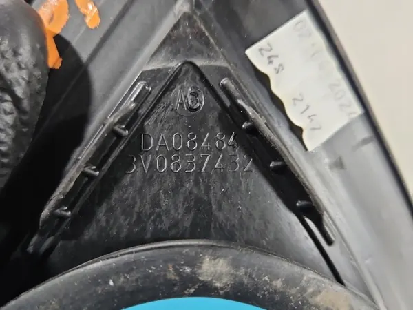 Garniture Porte Avant Droite Skoda Superb III OEM 3V0837432 image 8