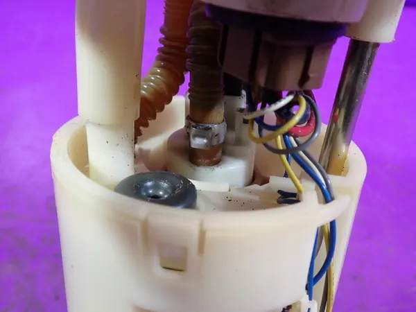 BRANDSTOFPOMP CHEVROLET AVEO I T200 03-08 1.4 96423296 image 3