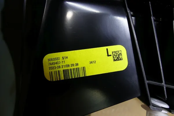 BMW OEM 7396411 Linke Heckpfeilerabdeckung - Gebraucht image 8