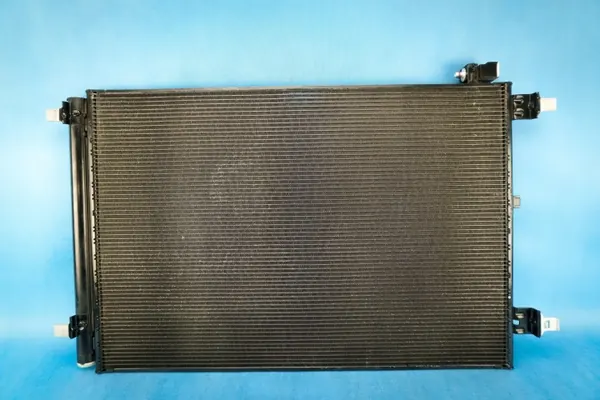 Audi A8 S8 AC-kondensaattori OEM 4H0260401F 4H0260403F image 6
