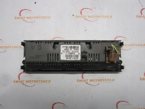 Peugeot 5008 I Display Bildschirm OEM 9803399680 image 3