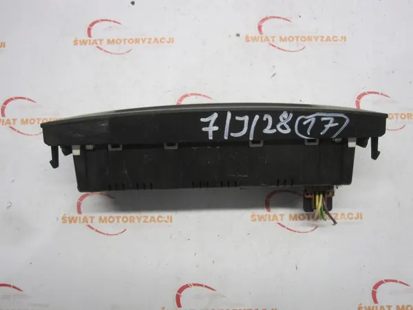 Peugeot 5008 I Display Bildschirm OEM 9803399680 image 4