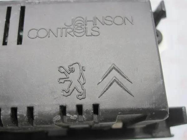 Peugeot 5008 I Display Bildschirm OEM 9803399680 image 8