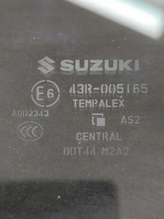 Vitre porte avant gauche OEM E643R-005165 Suzuki Ignis image 3