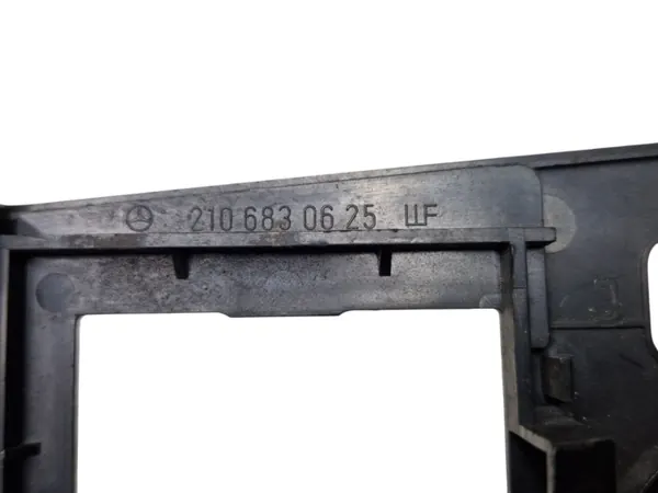Mercedes W202 radiokonsolfodral - OEM-del image 8