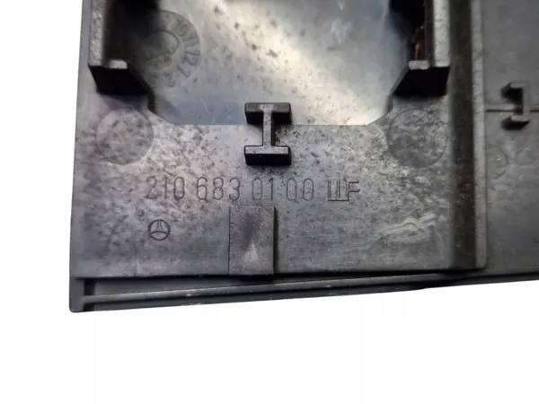 Mercedes W202 radiokonsolfodral - OEM-del image 9