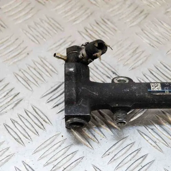 Brandstofrail Mercedes-Benz Vito / Mixto Bestelwagen (W639) OEM image 3