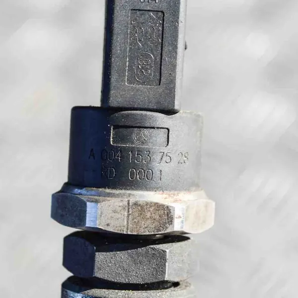 Brandstofrail Mercedes-Benz Vito / Mixto Bestelwagen (W639) OEM image 6