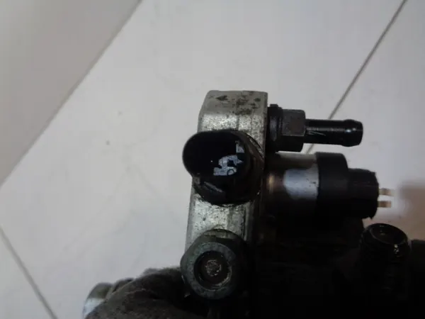 Mercedes W169 2.0 CDI Brandstofpomp OEM A6400700701 image 5