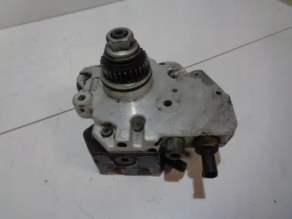 Mercedes W169 2.0 CDI Brandstofpomp OEM A6400700701 image 7
