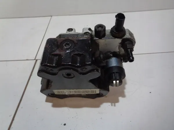 Mercedes W169 2.0 CDI Brandstofpomp OEM A6400700701 image 9