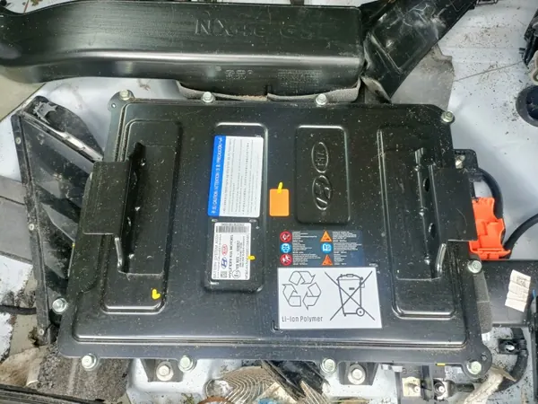 Batería Kia Sportage OEM 375M0-N7000 - 1Ah Usada image 2