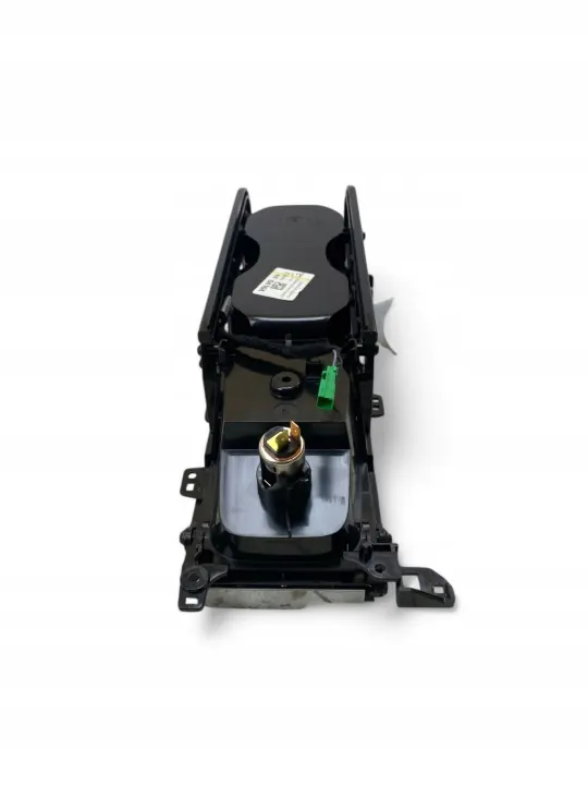 Volvo XC90 Bekerhouder OEM 31389958 Dashboard image 7
