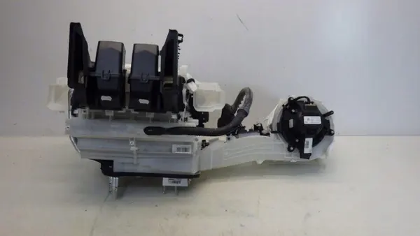 Citroen DS7 Värmefläkt OEM 9811149580 - Begagnad image 4