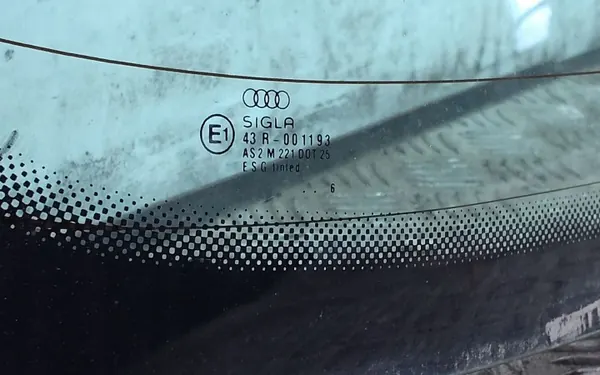 Luna trasera Audi A4 B5 OEM 43R001193 - Usada image 4